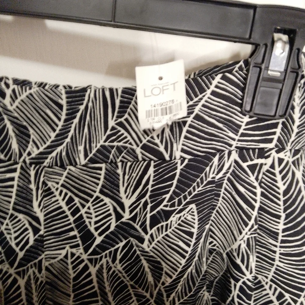 NWT/Loft black and white design shorts size large